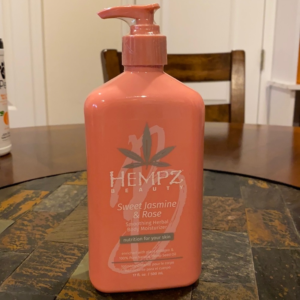 Hempz Sweet Jasmine Rose Smoothing Body Moisturizer 17 oz